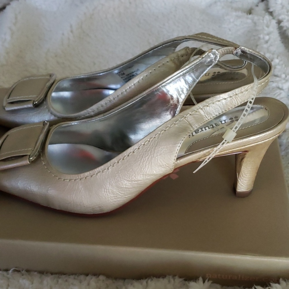Shoes - Picture 5 of 6